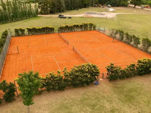 Terreno en Los Pinares C. Club