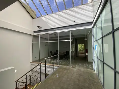 Gran Oficina Comercial 670 m² – Entrada de Camiones – Montacargas – Almagro, a mts Hospital Italiano