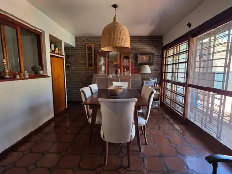 Casa 6 ambientes con 3 baños
