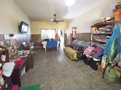Casa 4 ambientes con 2 baños