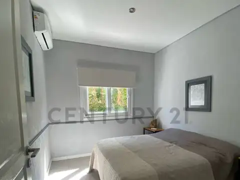 Casa en Alquiler con 2 cocheras