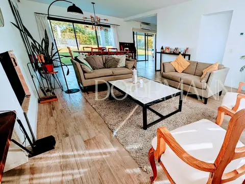 Casa 5 ambientes con 3 baños