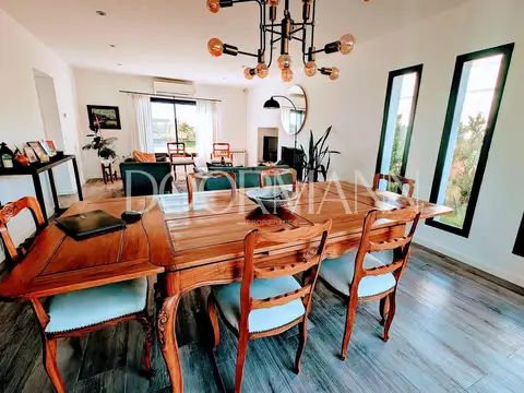 Casa en Venta con 5 cocheras