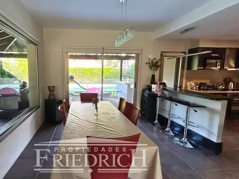 Casa en Venta con 5 cocheras
