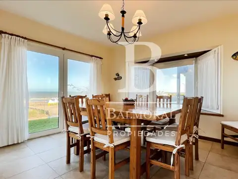 Casa 4 ambientes con 5 baños