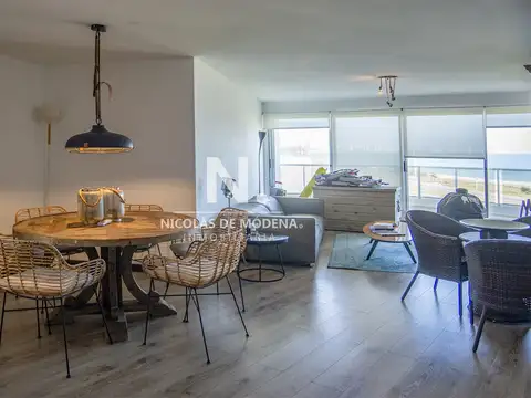 Espectacular departamento en Playa Mansa de 3 dormitorios frente al mar!