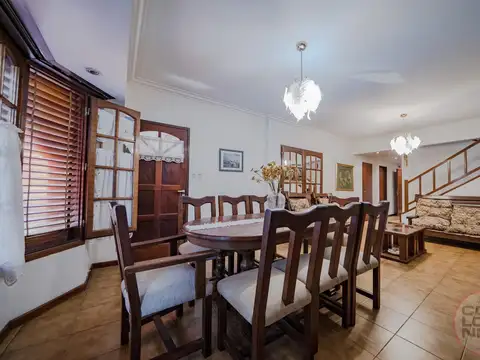 Casa 7 ambientes con 4 baños