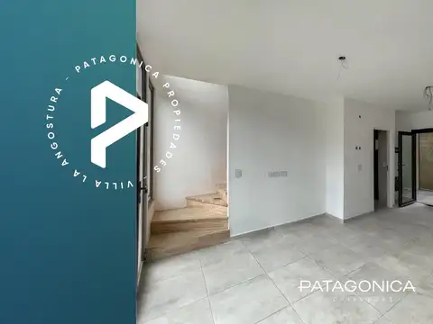 VENTA Duplex tipo casa. Tres ambientes, cochera y jardín