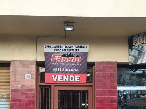 DEPTO. 3 AMBIENTES EN 2º PISO x ESCALERA - U$D 63.000 - BUEN ESTADO - VENTA URGENTE