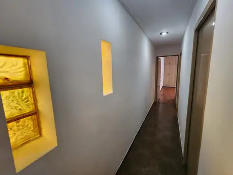 DEPTO. 3 AMBIENTES EN 2º PISO x ESCALERA - U$D 63.000 - BUEN ESTADO - VENTA URGENTE