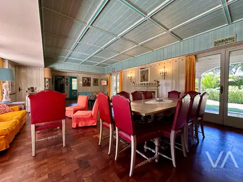 Casa en Venta con 2 cocheras