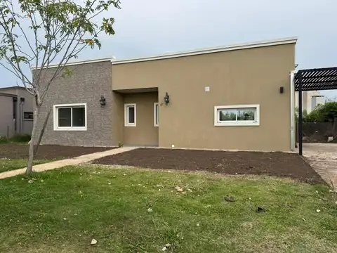 VENTA Casa a ESTRENAR, 4 ambientes |  Barrio San Ramon Pilar del Este