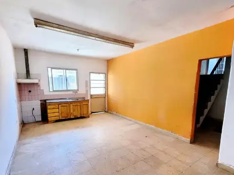 Casa 5 ambientes con 1 baño