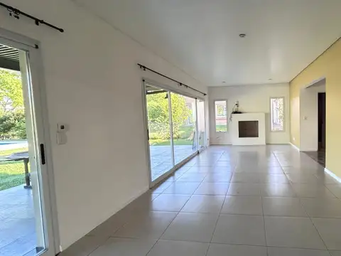 Casa a la venta en lote central en Santa Guadalupe