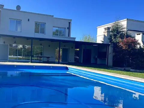Casa en Venta en Pilar del Este - Santa Guadalupe, USD 225.000