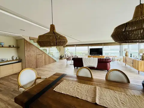 Espectacular penthouse con espejo de agua