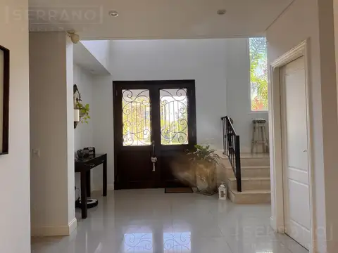 Casa en Venta con 6 cocheras