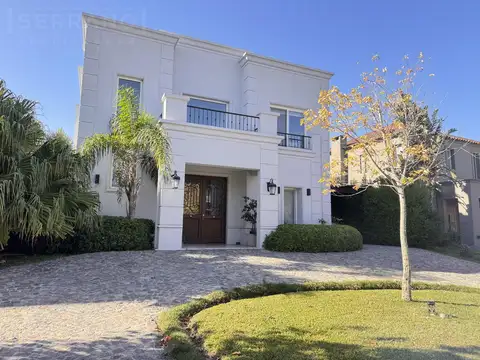 Venta Casa de 3 dormitorios, suite, dependencias, Barrio Los Lagos, Nordelta