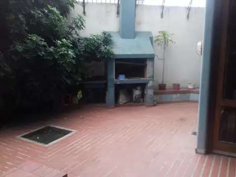 NUEVO VALOR   CASA 7 AMB CON PATIO CON , GALERIA, QUINCHO, PATIO C/PARRILLA