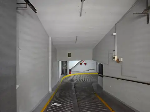 VENTA DE COCHERA FIJA CUBIERTA RÓMULO NAON