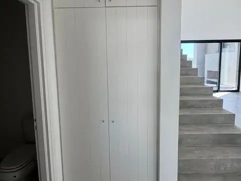 Casa 7 ambientes con 5 baños