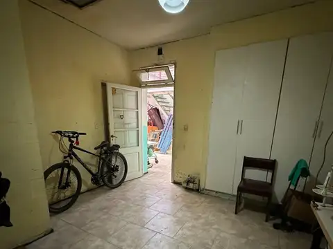 Casa 6 ambientes con 2 baños