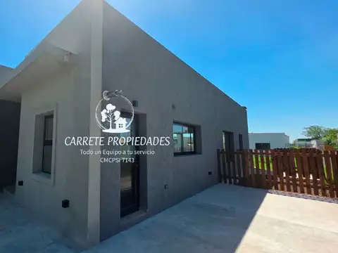 Casa en venta estilo Racionalista 4 ambientes. Barrio Santa Elena. Pilar