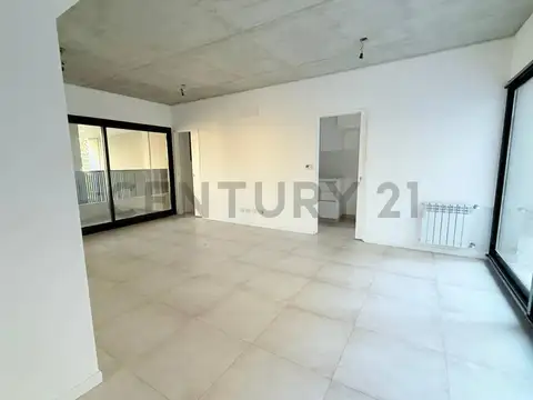TRES AMBIENTES AL FRENTE CON GRAN BALCON TERRAZA Y PATIO DE 22M2