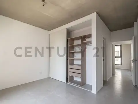 TRES AMBIENTES AL FRENTE CON GRAN BALCON TERRAZA Y PATIO DE 22M2