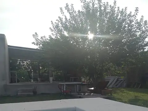 CASA CON PILETA EN TERRENO DE 800 M2 EN EL BARRIO MAXIMO PAZ  (CAÑUELAS)