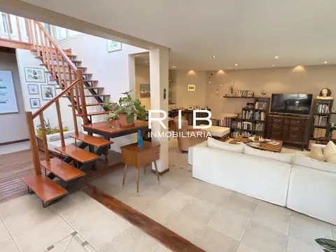 Casa en Venta con 4 cocheras