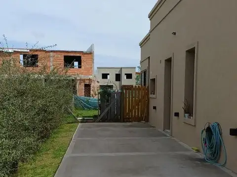 Casa 5 ambientes con 4 baños