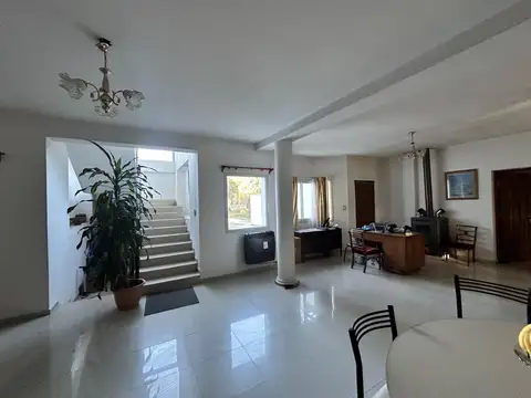 Casa en Venta con 4 cocheras