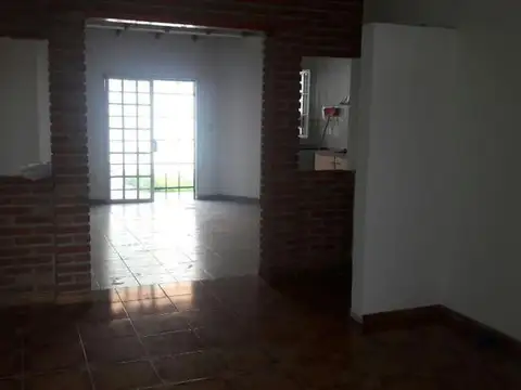 AMPLIO DUPLEX - 2 HAB. + ENTRADA DE AUTO