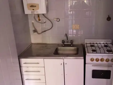 Hipolito Yrigoyen 1900, Piso 2