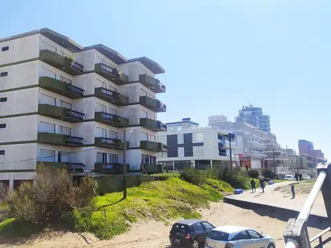 Paseo 108 100, Piso 1