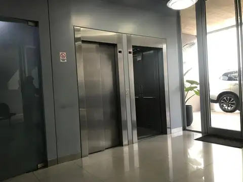 Oficina en Alquiler con 1 cochera