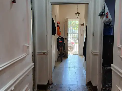 CASA DE 6 AMBIENTES EN FLORESTA