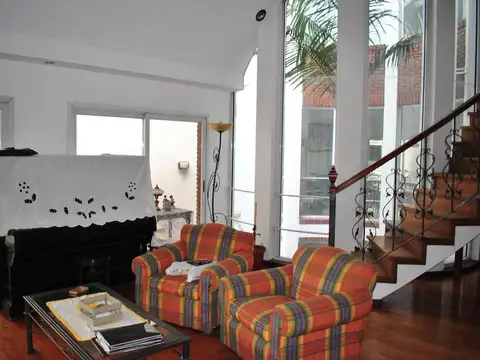 Casa 7 ambientes con 5 baños