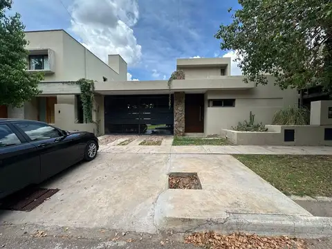 CASA EN VENTA BARRIO PRIVADO LOS CAROLINOS