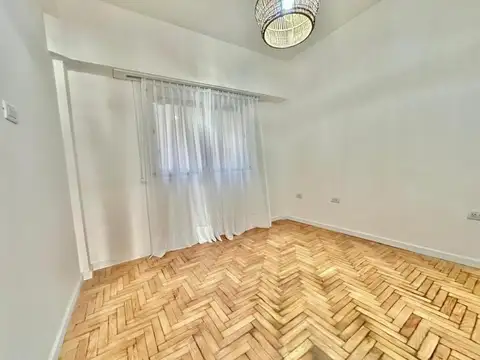 Departamento 3 ambientes a la calle con balcón francés