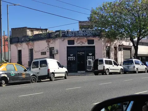 LOCAL EN ESQ C/ VIVIENDA A REFACCIONAR TERRENO DE 201,23 METROS TOTALES ,APTO CONSTRUIR 624,77