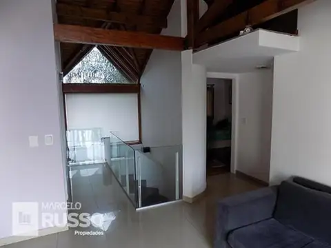 Importante Chalet 6 Amb. C/ Piscina & Quincho