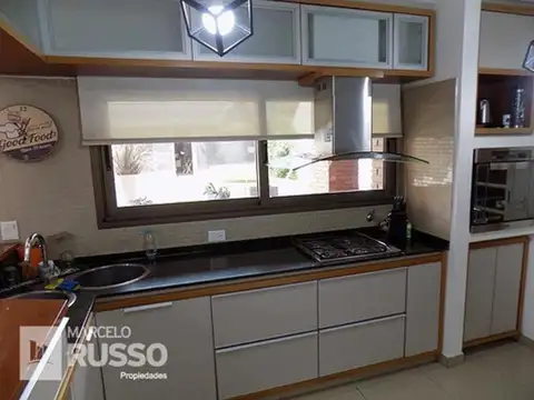 Casa 4 ambientes con 4 baños