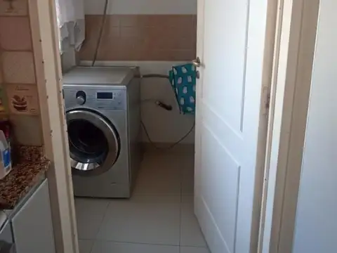 DEPARTAMENTO 3 AMBIENTES AL FRENTE C/COCHERA