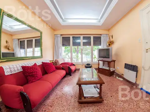 Casa en venta con  hermoso parque con parrilla y casita en altura  - Banfield