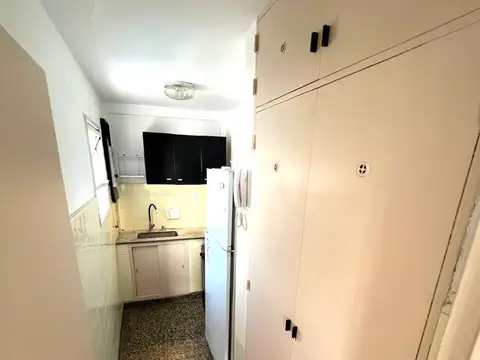 MONOAMBIENTE 25 MTS TOT, COCINA INDPTE,BAÑO C/DUCHA, EXC. UBICACIÓN