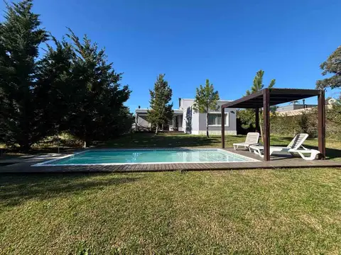 Venta casa 4 amb Costa Esmeralda con pileta