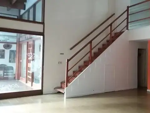 Amplio local comercial en Galería Vía Firenze