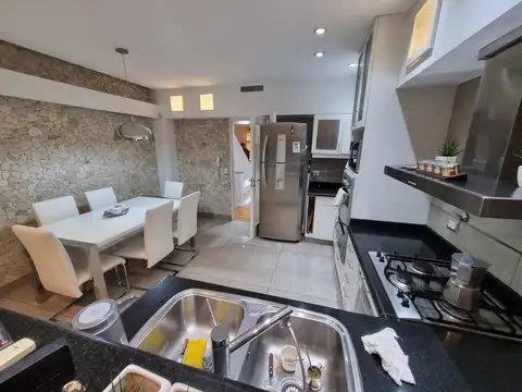 Casa 4 ambientes con 3 baños